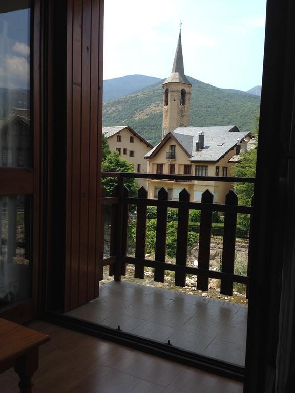 Vora Riu Apartment Esterri D'Aneu Bagian luar foto