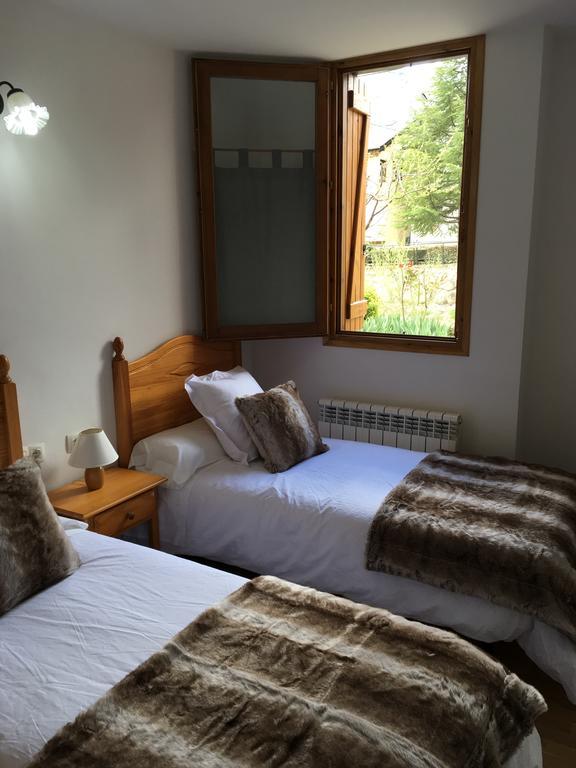 Vora Riu Apartment Esterri D'Aneu Bagian luar foto